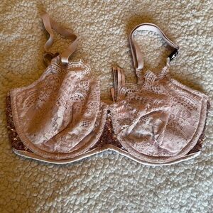 Victoria's Secret Dream Angels Lace Push-Up Bra in Pink Sequin